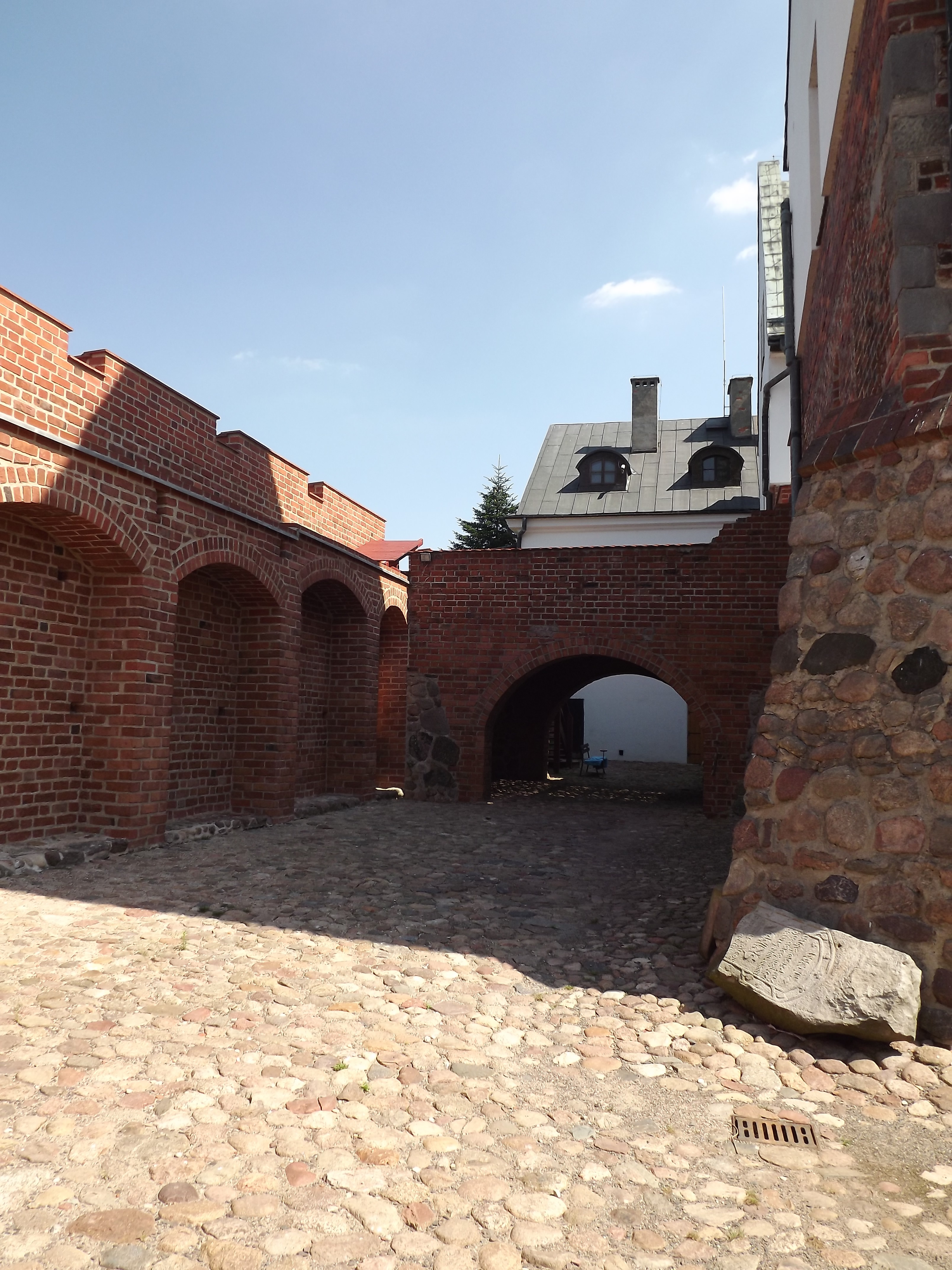 koninskyi kraeznavchyi muzei rozmischenyi u zamku 15 st