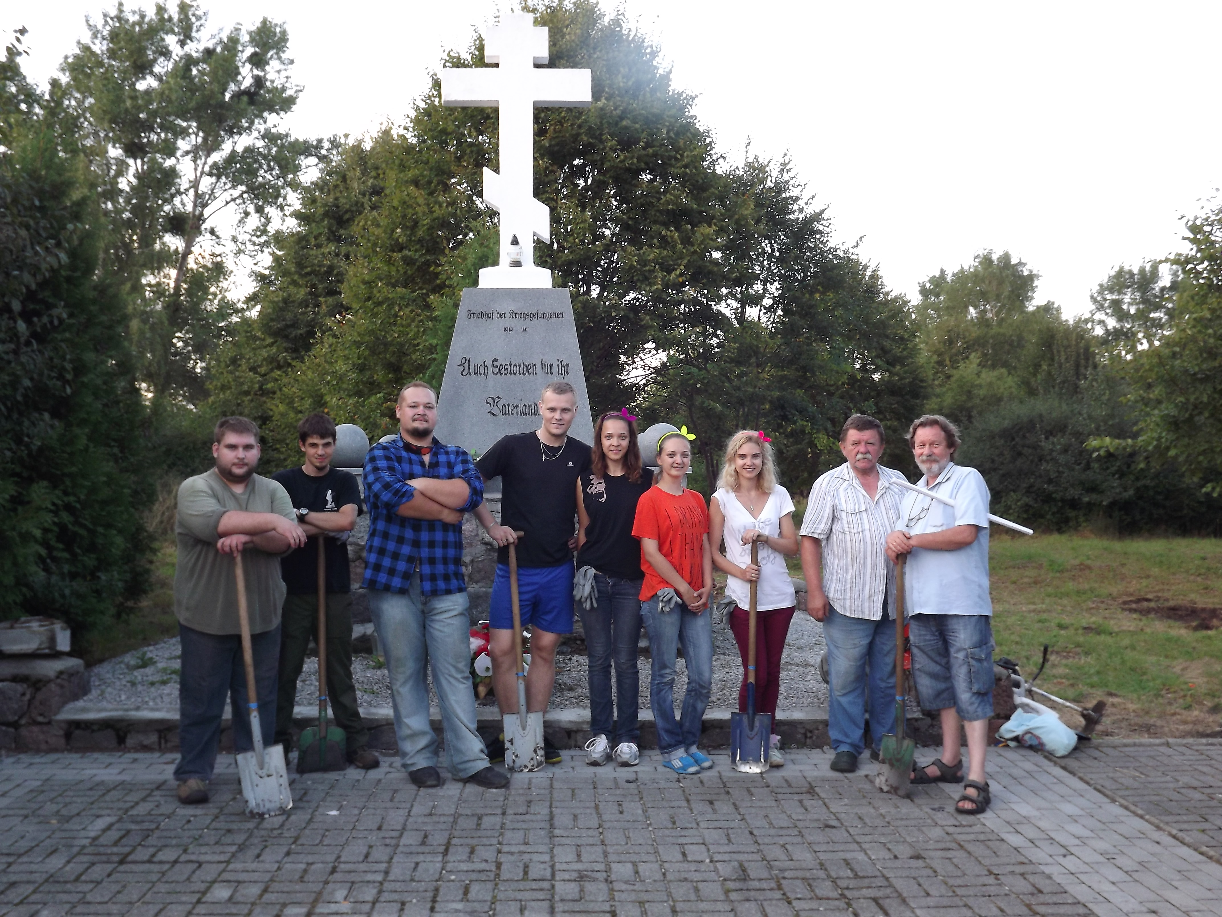 na kladovyschi viiskovopolonenyh v Stzhalkove