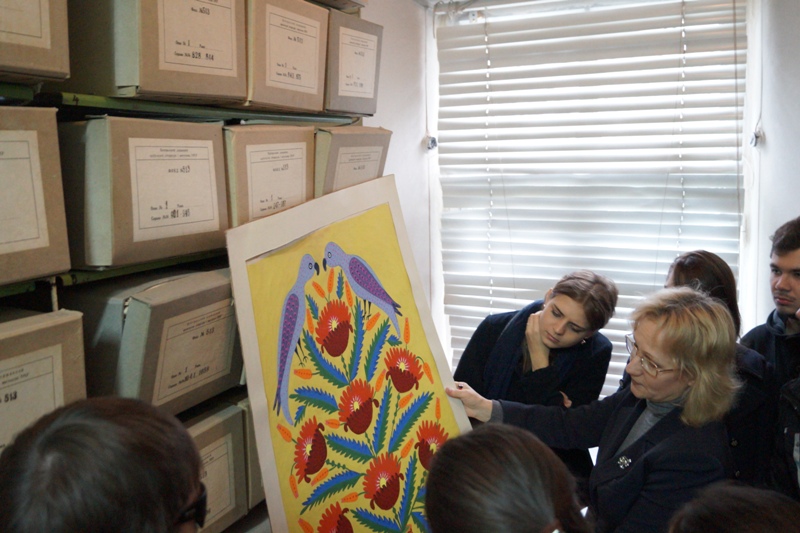 З Роботами К Білокур УСховищі