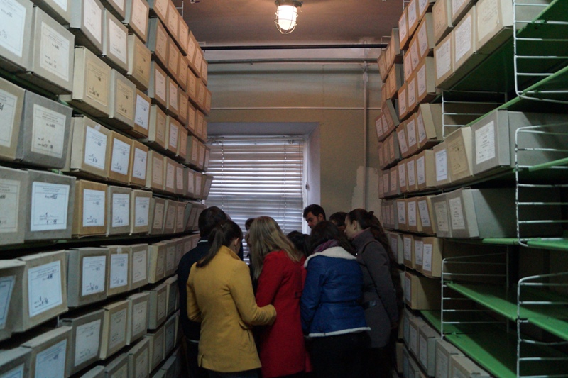 У Архівному Сховищі