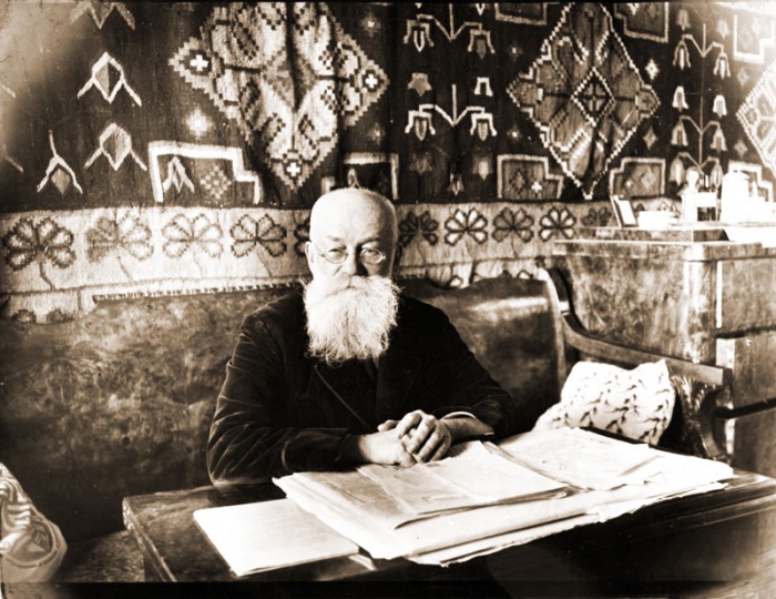 700px-802-Груш.-в-кабінеті