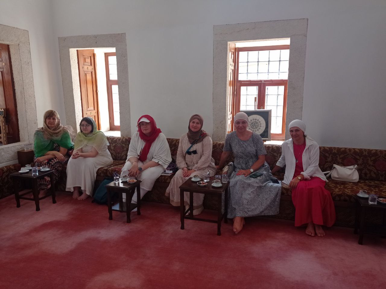 photo 5253525708259579537 y