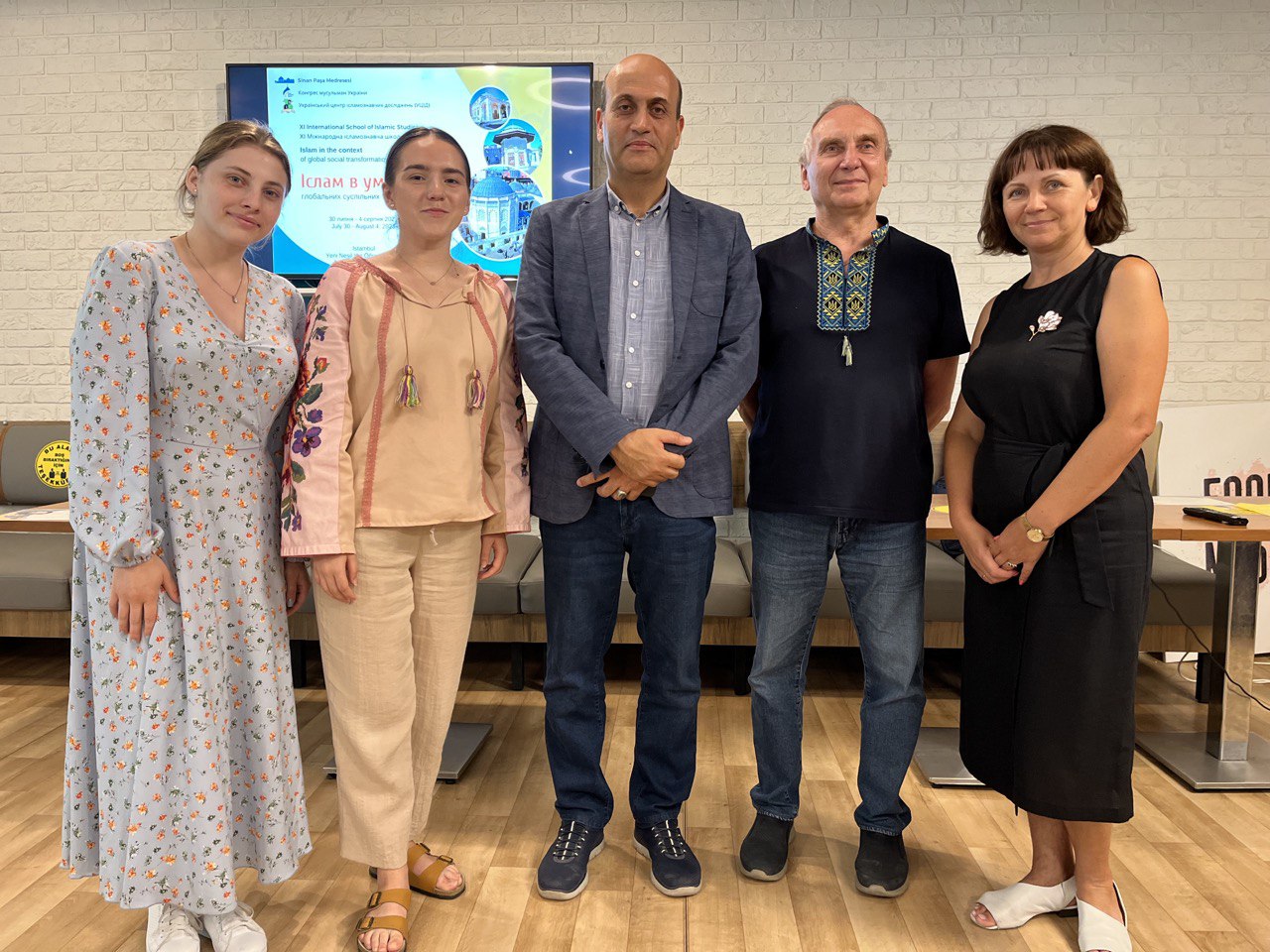 photo 5364119673022566134 y