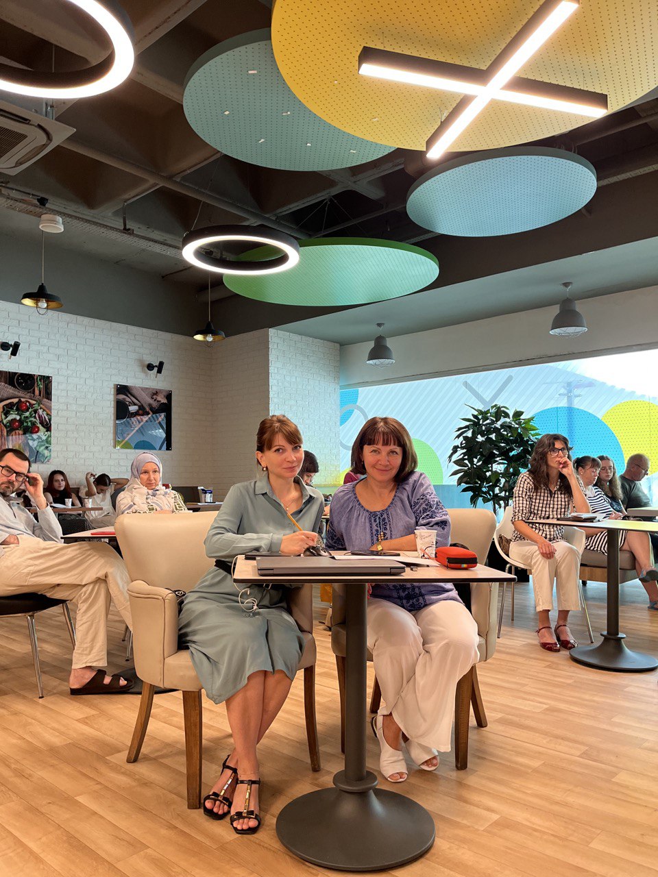 photo 5366526478205963775 y