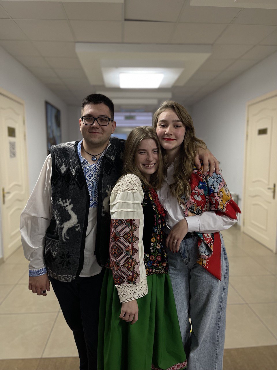 photo 5368312553240906266 y