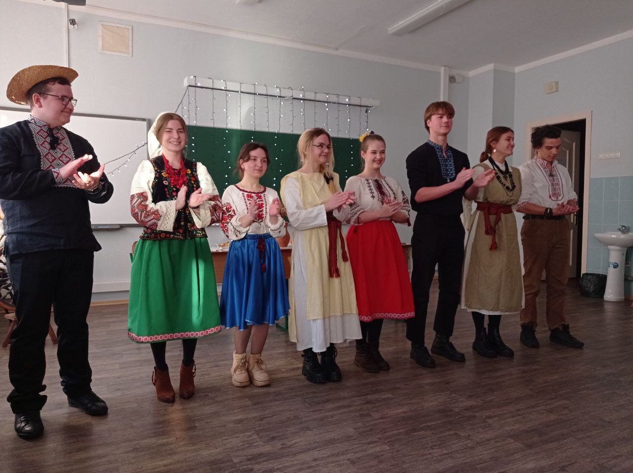 photo 5368312553240906267 y