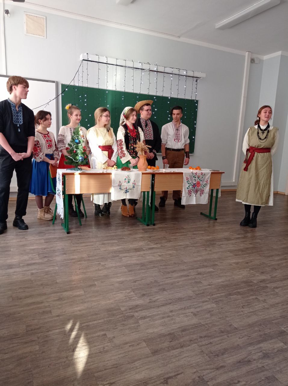 photo 5368312553240906268 y