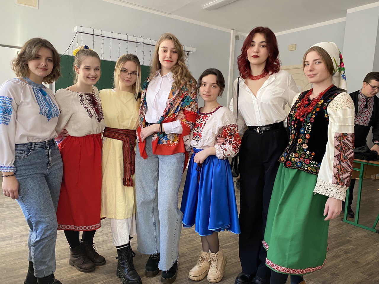 photo 5368312553240906269 y